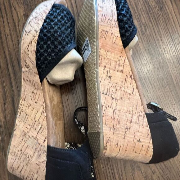 Tom’s wedges. TwoPair of Black Woven Wedge Sandals. Women’s size 10W. - Picture 2 of 16